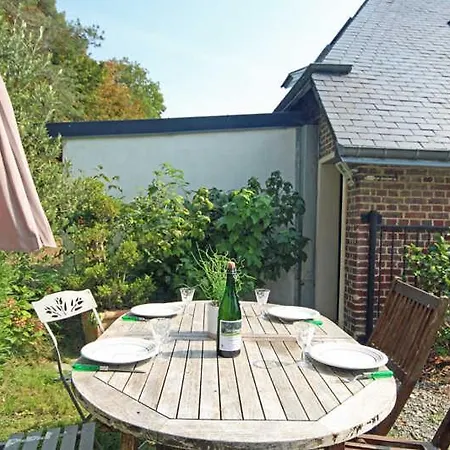 G1433 Hébergement de vacances *